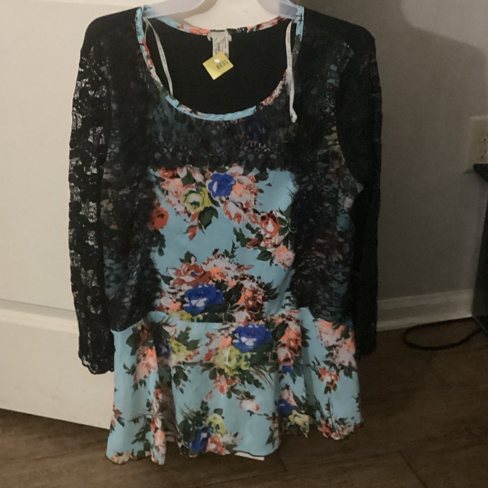 Gimmicks by BKE Floral Lace Blouse - Black and Blue